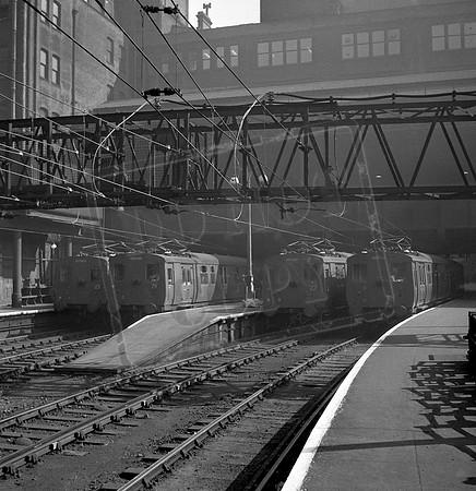 EMUs  022 025 079 1956-06-07 Liverpool Street