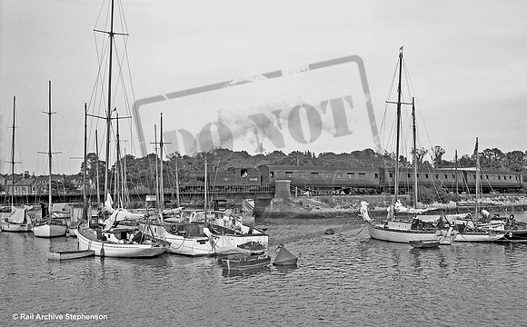 30048 1962c Lymington Pier
