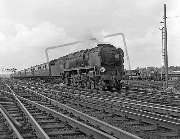 34077 1965-05-25 Approaching Eastleigh Station