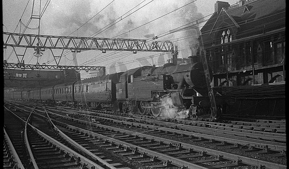 42508 1962-02 near Fenchurch Street near end of LTS steam-ROneg-028