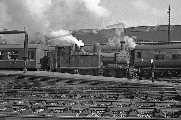 1453 1964-10-03 Gloucester Central