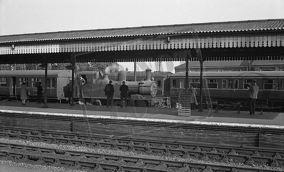1453 1964-09-26 Gloucester Central