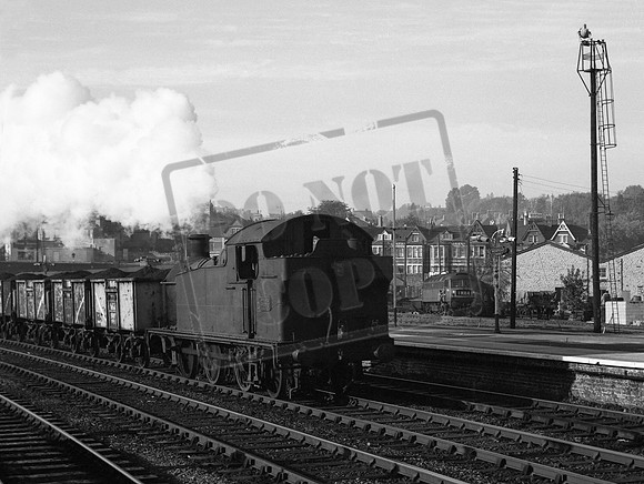 5694 1960s Newport