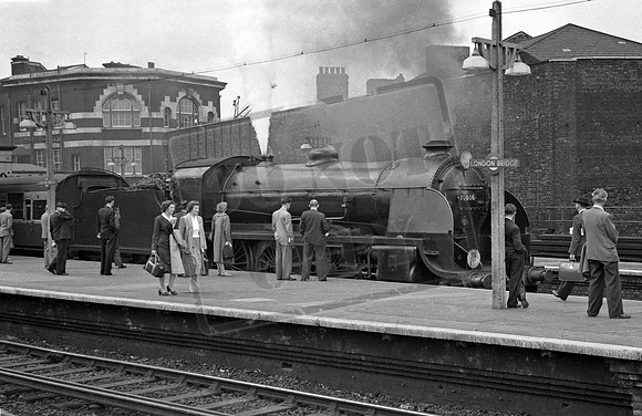 30806 1956-06-28 London Bridge