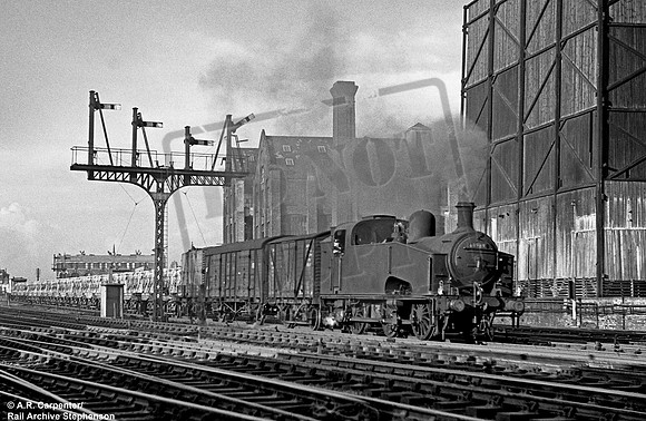 68989 1956 Holloway Bank