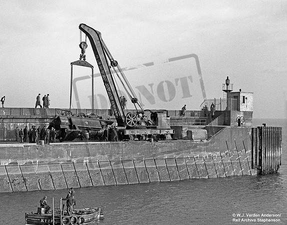 68341 1954-11-14 Kirkcaldy Harbour