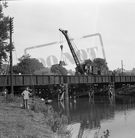 Bridge renewal Bradford on Avon Barton Bridge 1960 -ROneg-1603-137