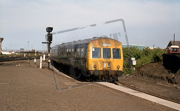 DMU E51207 1977-06-09 Thornaby Station