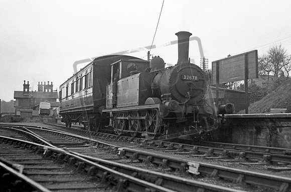 32678 1953-11 Robertsbridge KESR