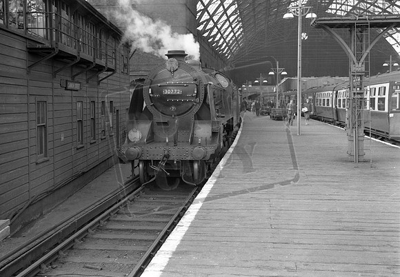 30772 1956-07-12 London Cannon Street