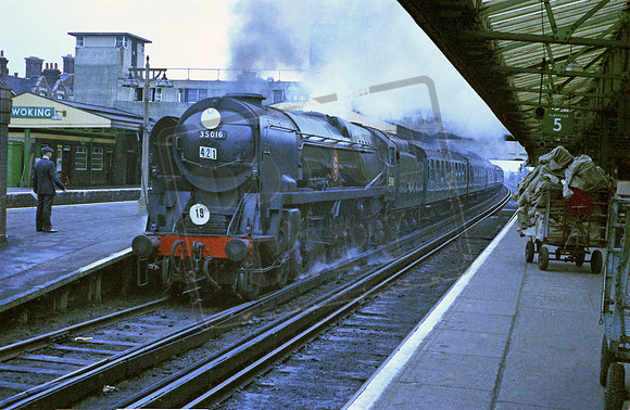 35016 1964-04-18 Woking