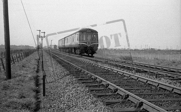DMU 1950s past West Marsh Junction towards Grimsby-ROneg-2002-JM-020