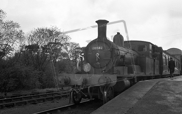 30582 1950s Axminster
