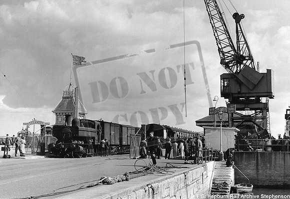 1368 1957-07 Weymouth Quay