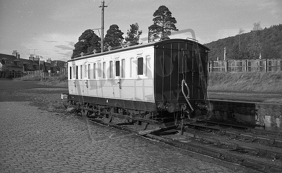 Coach 1965-11 Ballater Un-numbered 2nd class 5-compartment 6-wheeler (ex-GCR), used as a camping coach-ROneg-1612-480-173