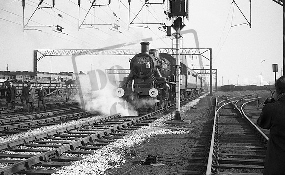 46520 1967-02-18 Garston Junction. Speke shed on left LCGB railtour-ROneg-1612-488-058