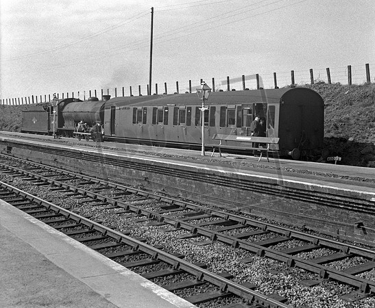 64844 1960-05-08 Burnmouth near Berwick