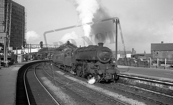 43043 1963-08-10 Leeds City station