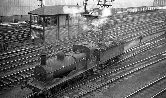 58137 1960s Leicester Station North Box