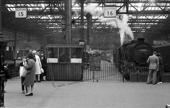 45084 1966-06-17 Edinburgh Waverley