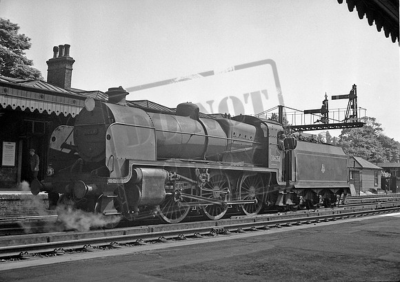 31628 1952-05 Redhill Station