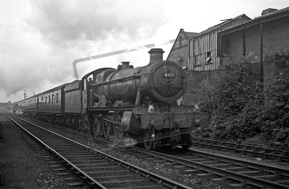 4907 1950s leaving Wrexham