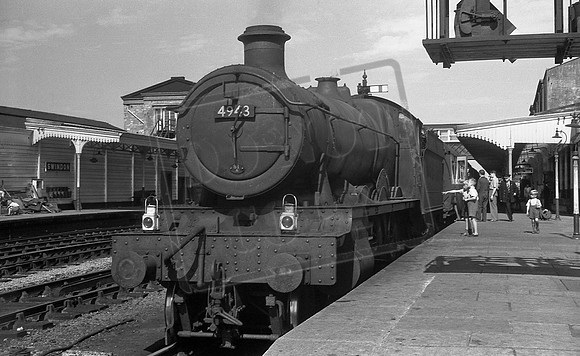 4943 1950s Swindon station