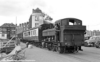 1369 1957-07 Weymouth Quay