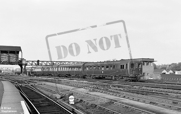 EMU 3124 1964-07-16 Clapham Junction