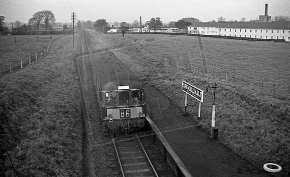 DMU 1965 Park Hall Halt