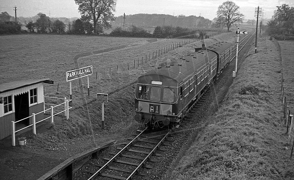 DMU 1965 Park Hall Halt
