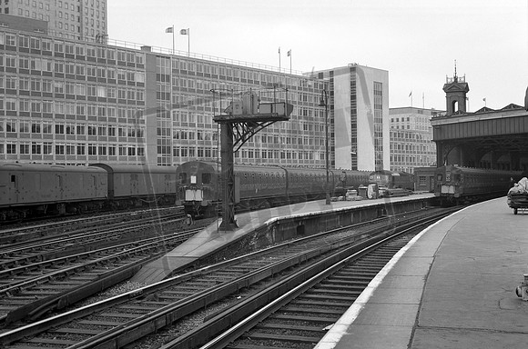 EMU 4748 1966c London Waterloo