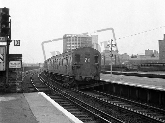 EMU 5106 1964-03-17 Waterloo East