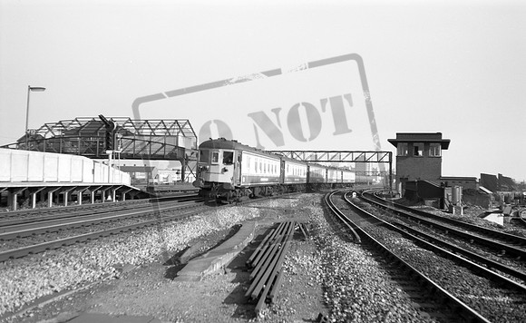 EMU 305x 1970s Clapham Junction