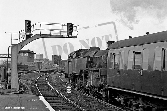 80015 1967-05-01 Clapham Junction