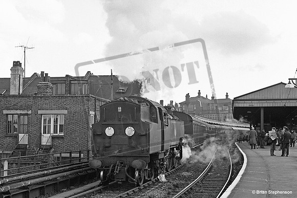 80015 1967-05-01 Clapham Junction