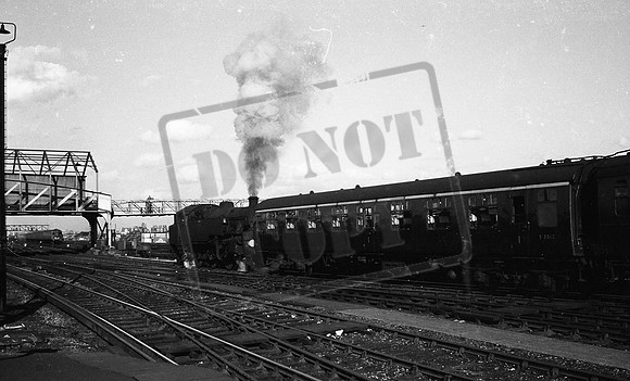 80xxx 1966-09-02 Clapham Junction-ROneg-1704-014