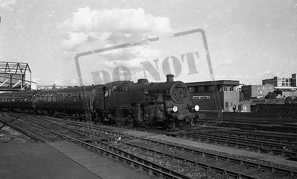 80012 1966-09-02 Clapham Junction-ROneg-1704-021