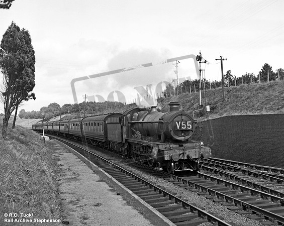 6935 1962-08-25 Llanvihangel station