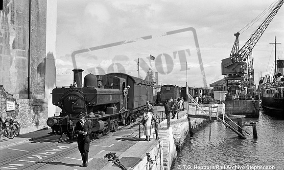 1367 1957-09 Weymouth Quay