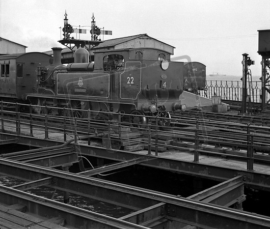 W22 1956-08 Ryde Pier