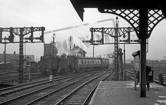 42184 1966-11-25 Leeds Central