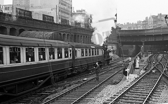 69470 1955-10-02 Farringdon