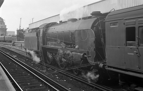 30911 1950s London Bridge