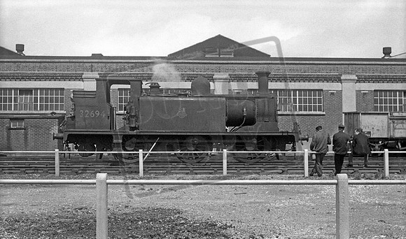 32694 1960s Southampton Docks