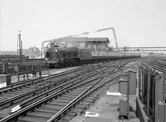30864 1950s Clapham Junction