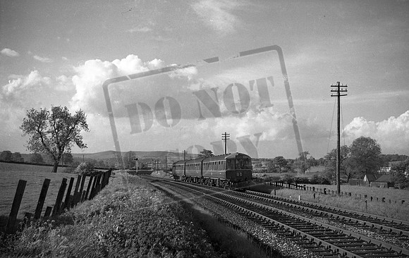DMU 1950s Rocester train to Stoke-ROneg-1812-014