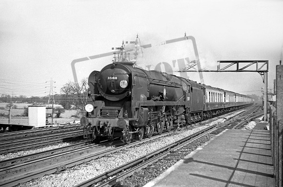 35011 1964-04-09 Byfleet and New Haw