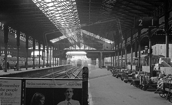 D9013 1967 Leeds Central