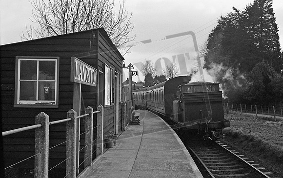 32661 1963-04-05 Langston station